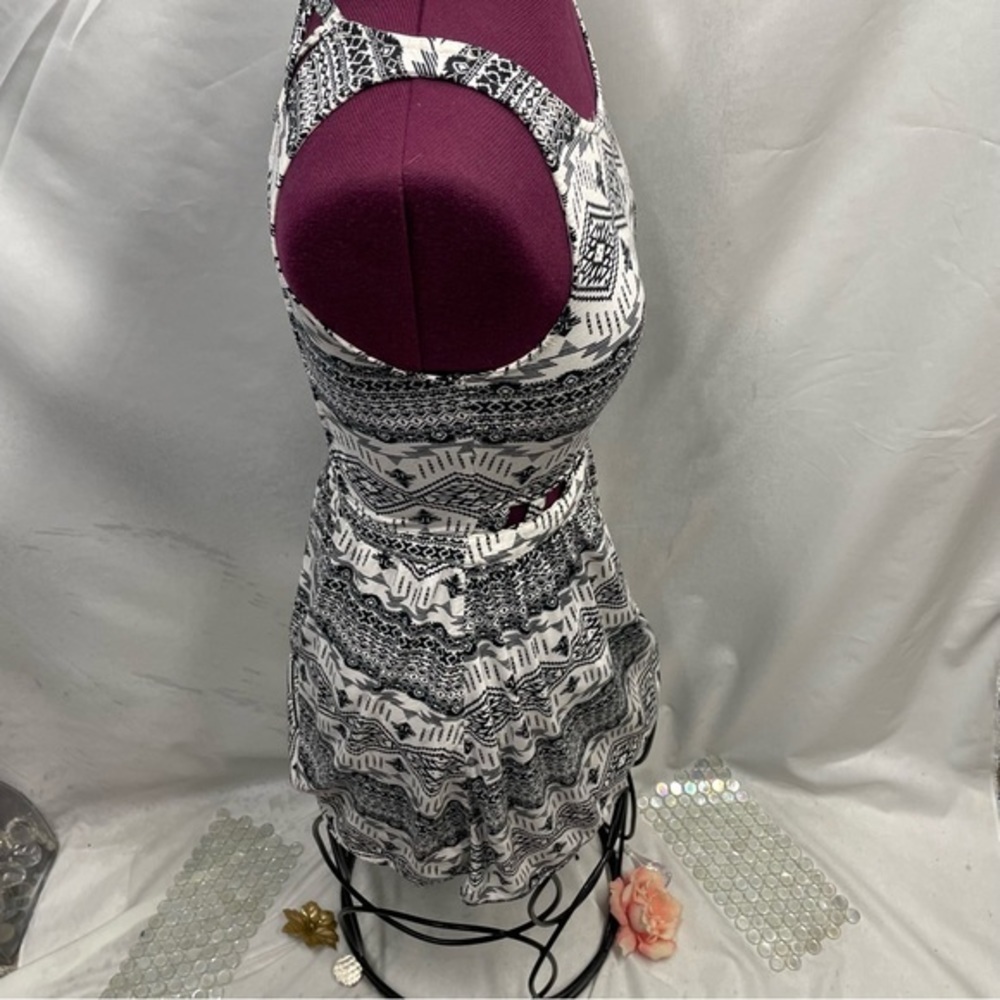 Divided tribal print open back dress - Picture 4 of 7